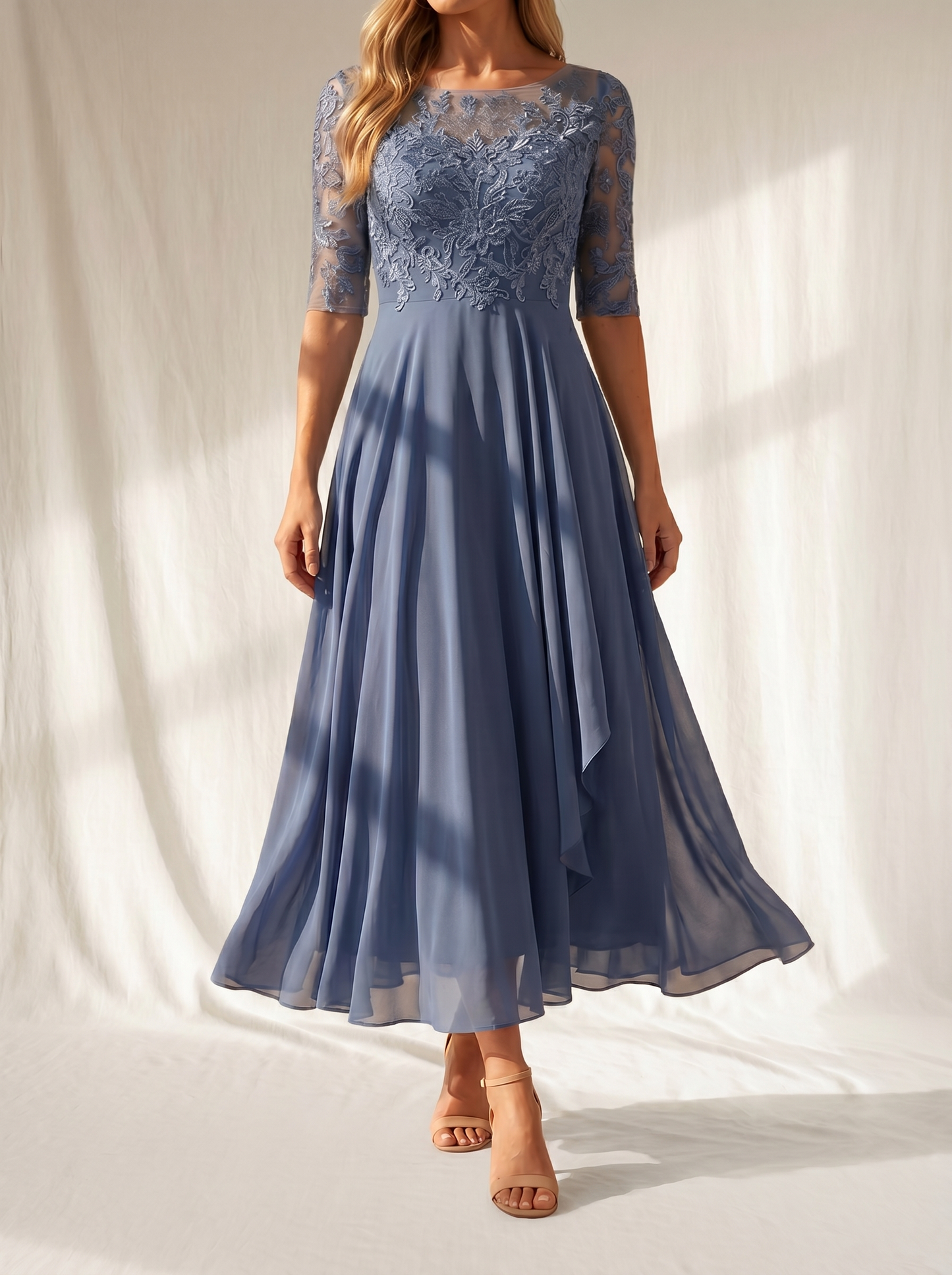 Velora - Closed-Back Lace Dress